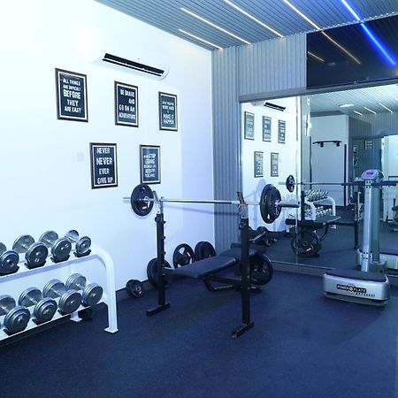 Nova Park Hotel Шарджа Екстериор снимка