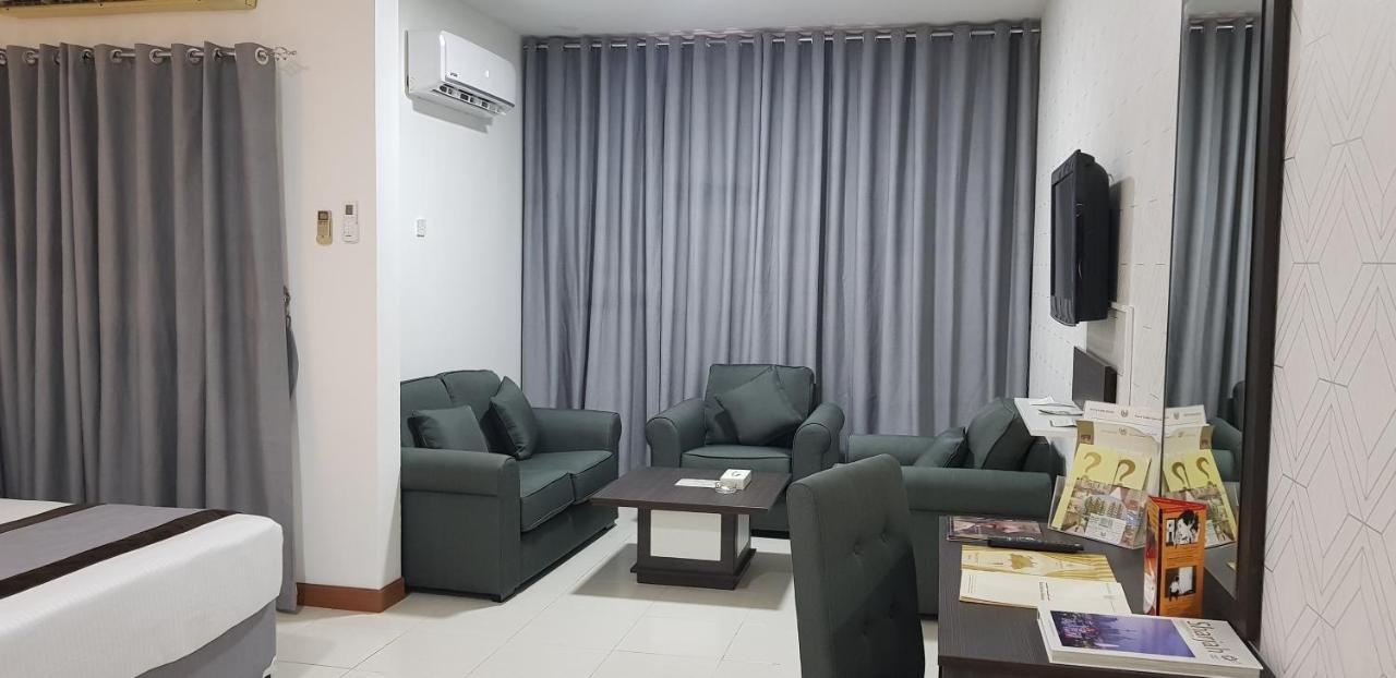 Nova Park Hotel Шарджа Екстериор снимка