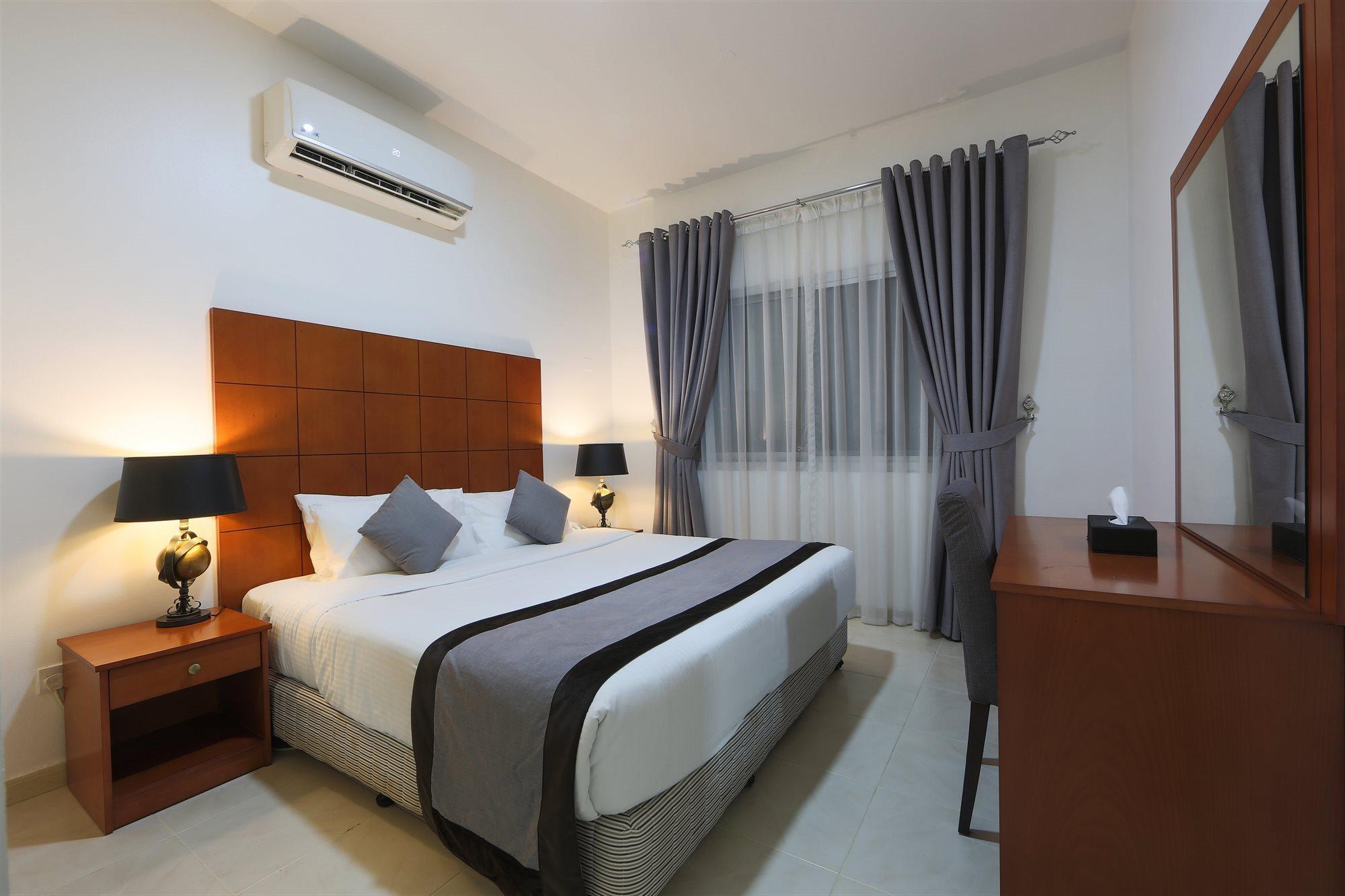 Nova Park Hotel Шарджа Екстериор снимка