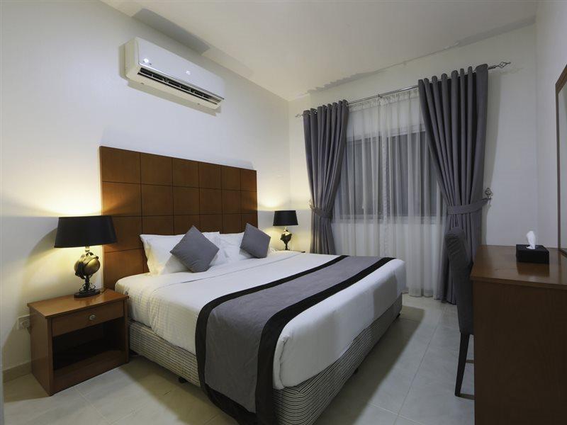 Nova Park Hotel Шарджа Екстериор снимка