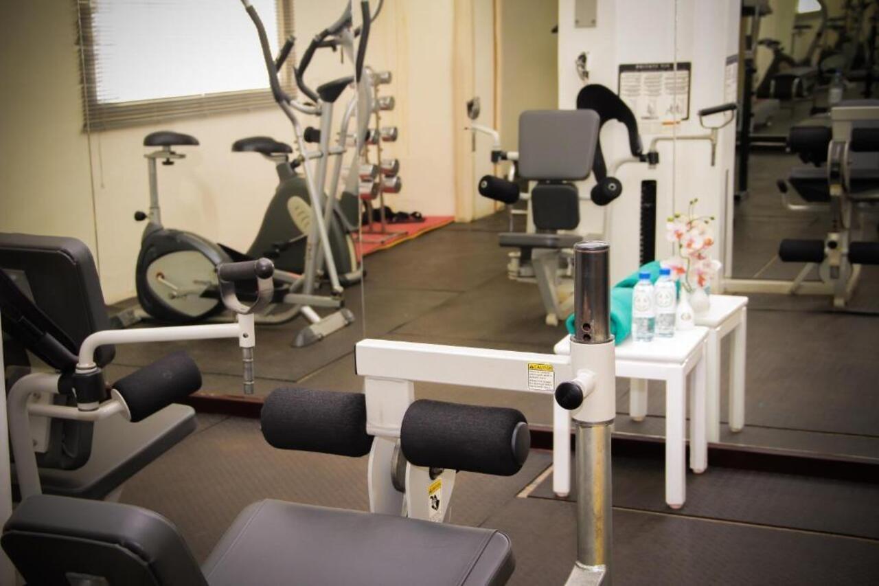 Nova Park Hotel Шарджа Екстериор снимка