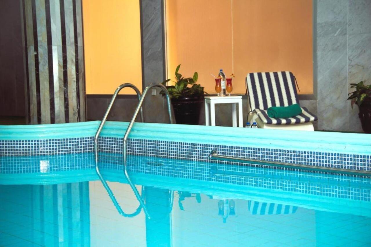 Nova Park Hotel Шарджа Екстериор снимка