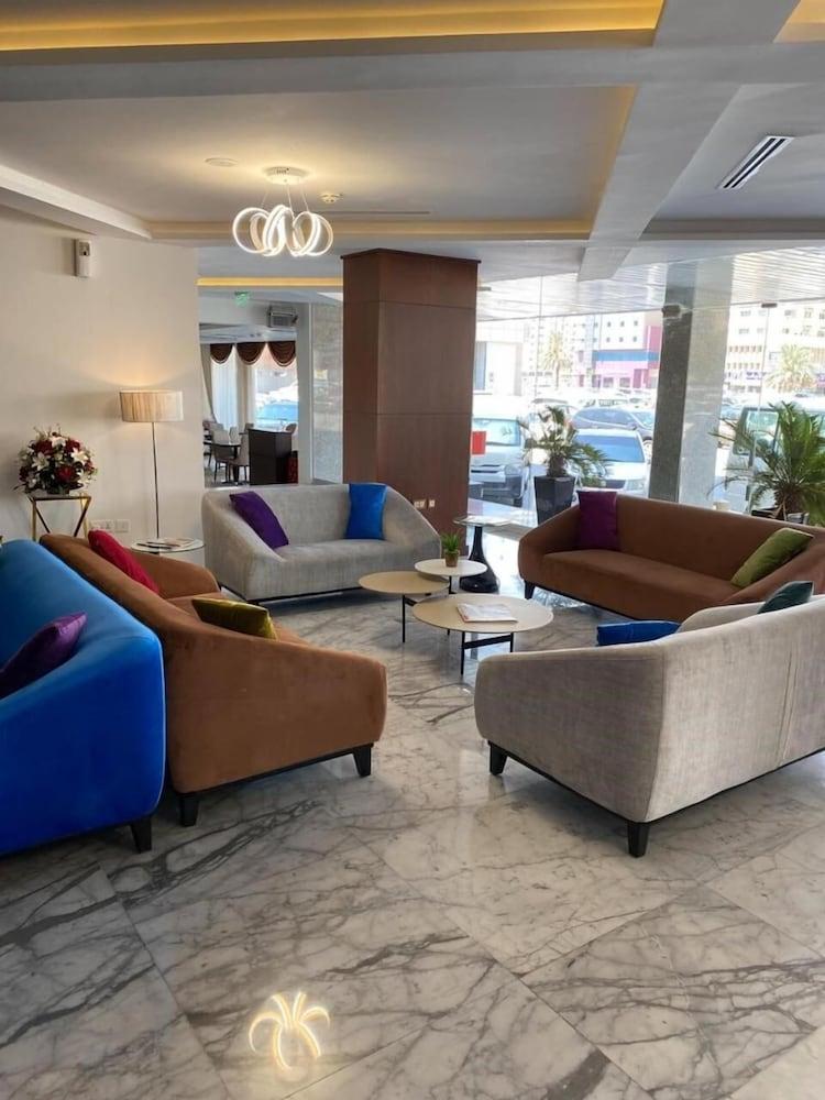 Nova Park Hotel Шарджа Екстериор снимка
