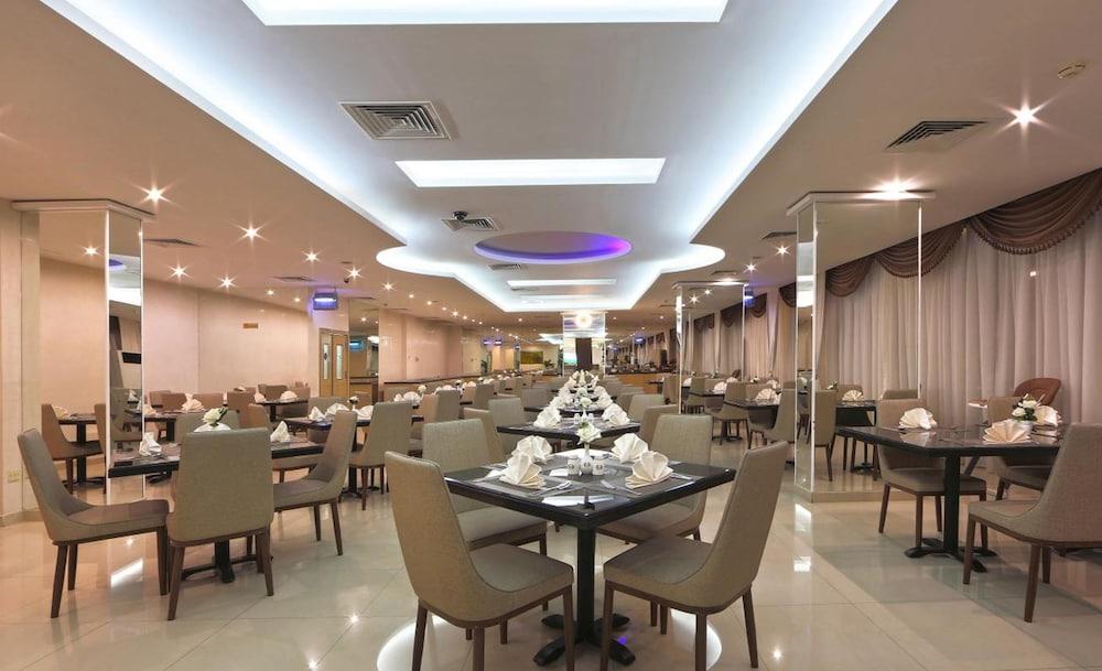 Nova Park Hotel Шарджа Екстериор снимка