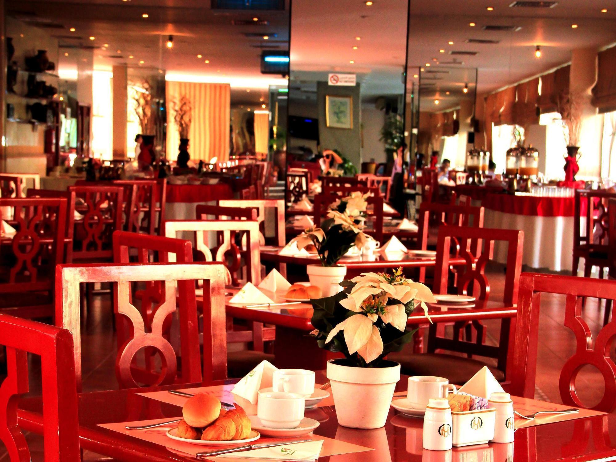 Nova Park Hotel Шарджа Екстериор снимка