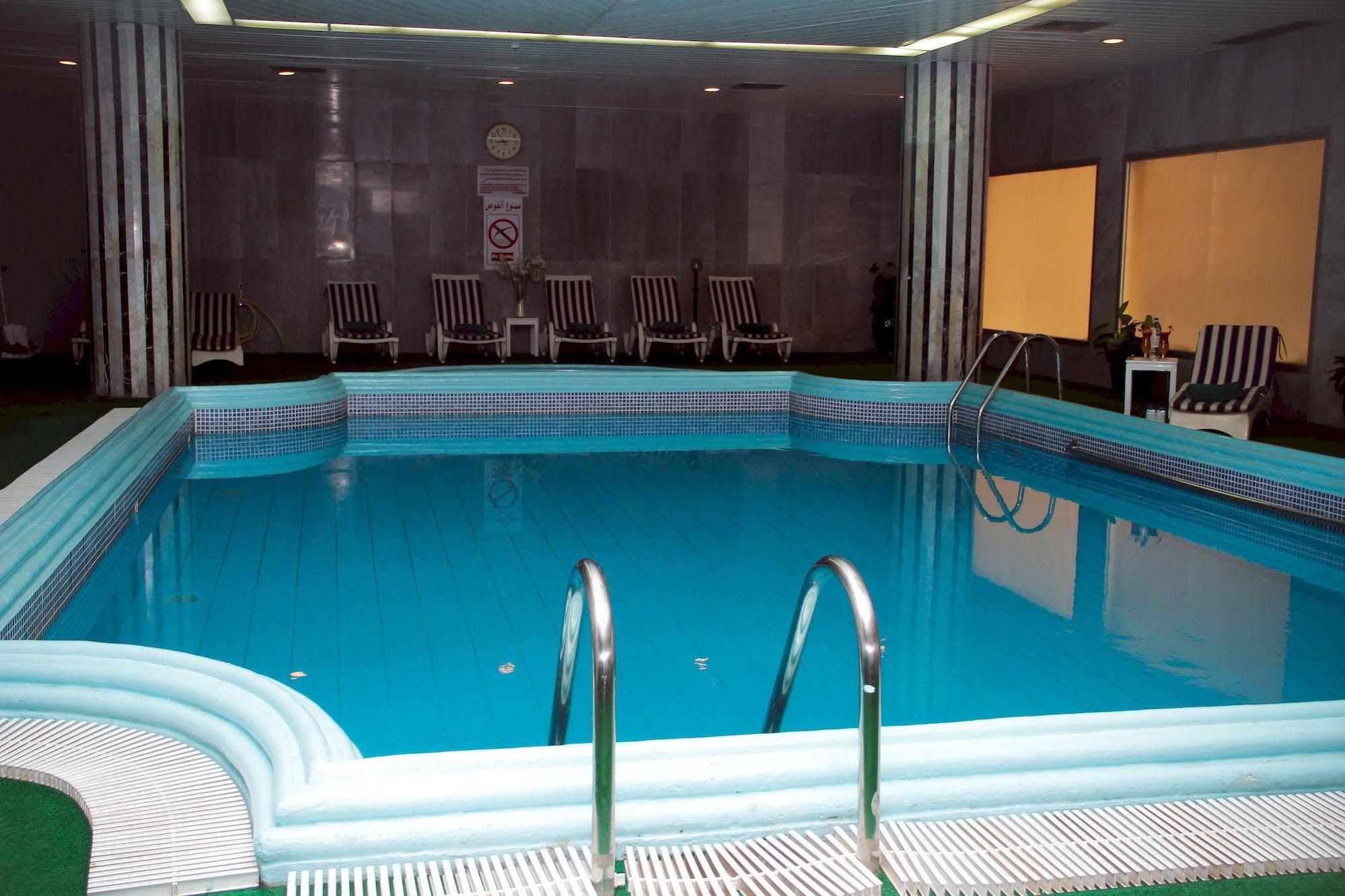 Nova Park Hotel Шарджа Екстериор снимка