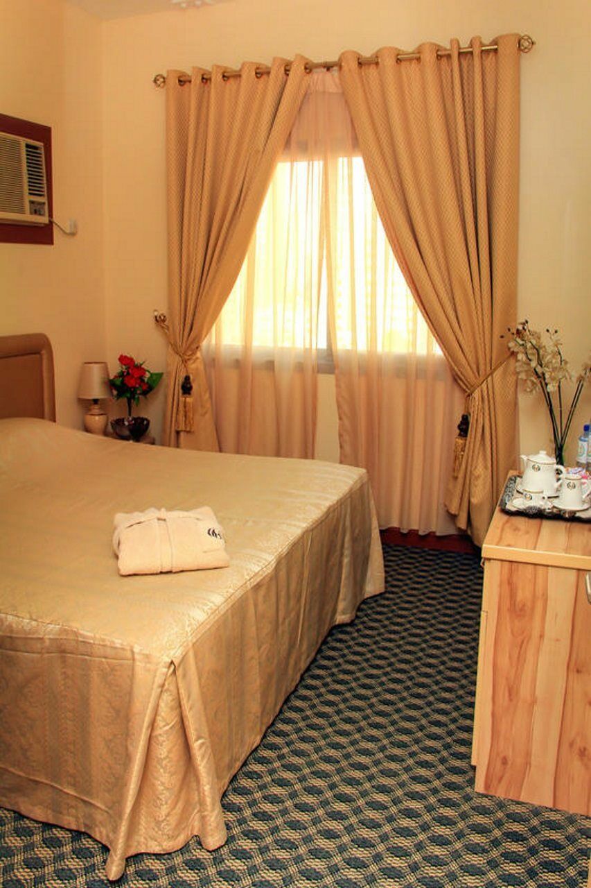 Nova Park Hotel Шарджа Екстериор снимка